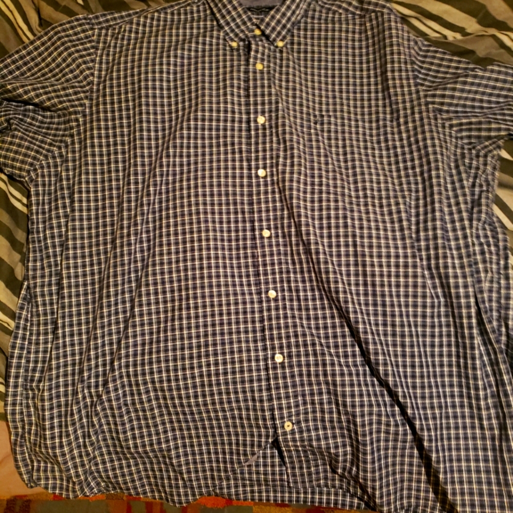 Short sleeve button down dress shirt